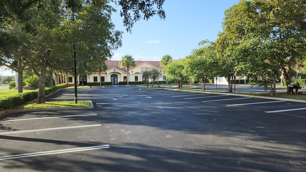 1400 Hillmoor Dr, Port Saint Lucie, FL for sale - Building Photo - Image 3 of 21