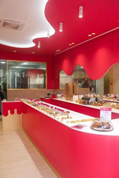 Retail in Saint-Germain-en-Laye for lease - Interior Photo - Image 3 of 3