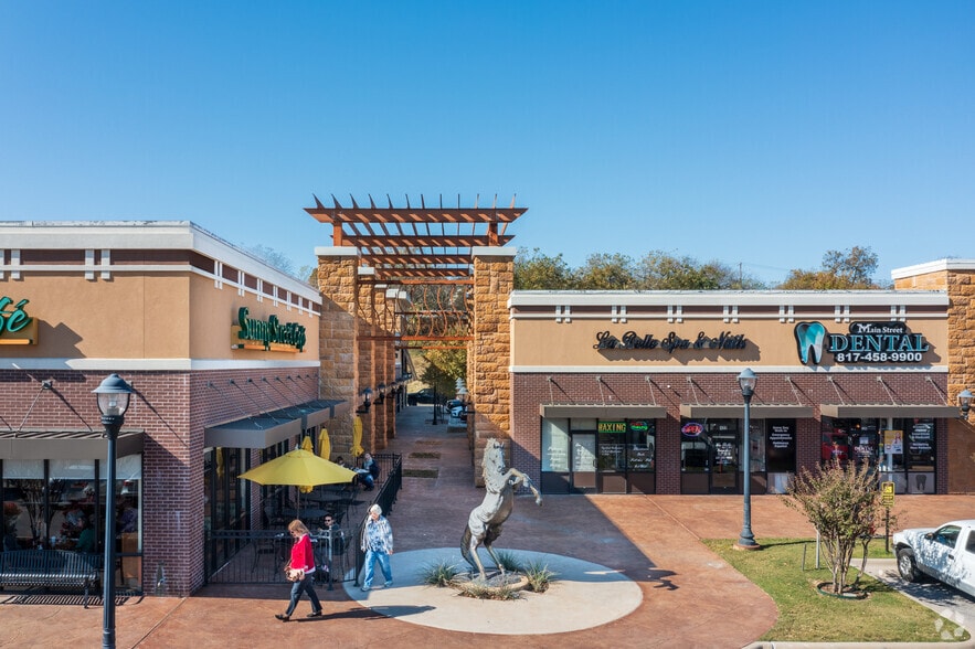 1314 S Main St, Weatherford, TX à louer - Photo du bâtiment - Image 3 de 9