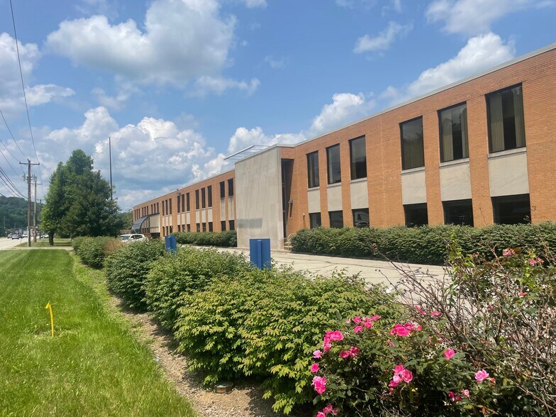 1740 Golden Mile Hwy, Monroeville, PA à louer - Photo du bâtiment - Image 1 de 33