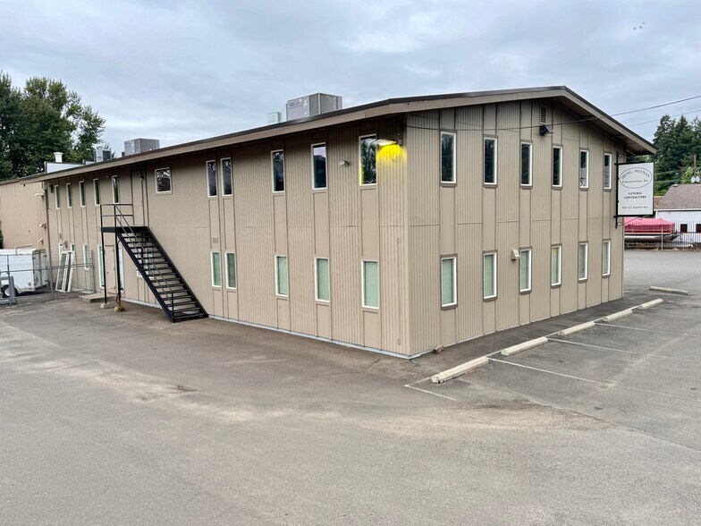 9301 SE Stanley Ave, Milwaukie, OR à louer - Photo du bâtiment - Image 2 de 3