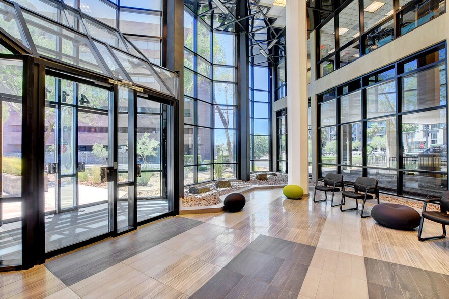 411 E Bonneville Ave, Las Vegas, NV à louer - Hall d’entrée - Image 2 de 3