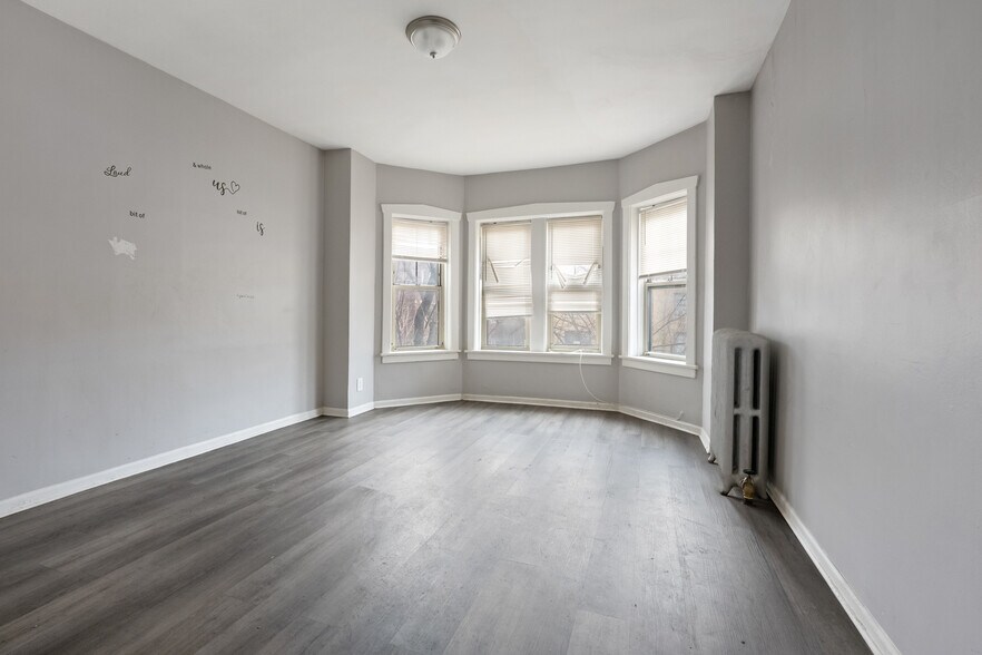 6952-6958 S Paxton Ave, Chicago, IL à vendre - Photo intérieure - Image 3 de 8