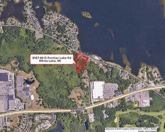 Plus de détails pour 8587-8615 Pontiac Lake Rd, White Lake, MI - Multi-résidentiel à vendre