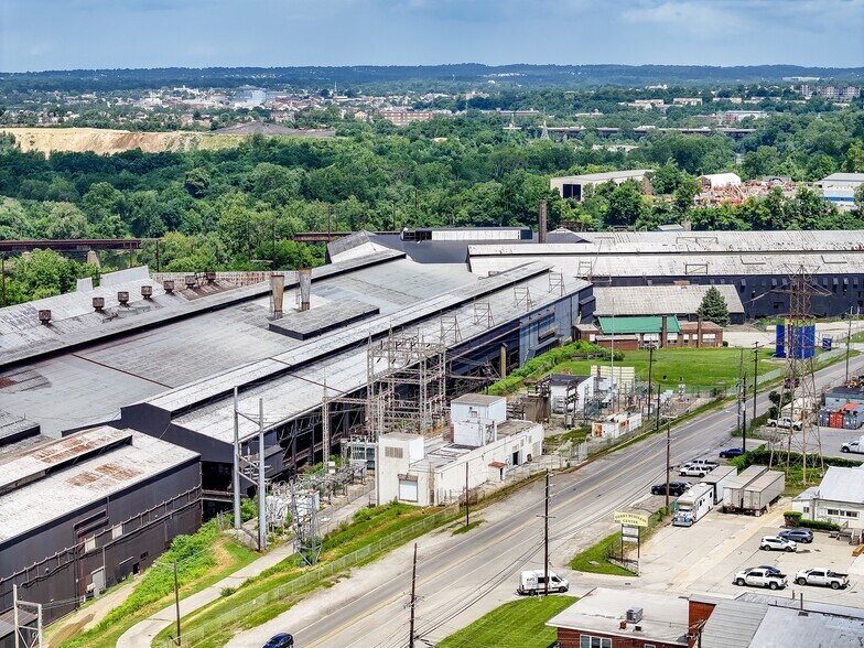 Industrial Redevelopment Opportunity portefeuille de 7 propriétés à vendre sur LoopNet.ca - Photo du bâtiment - Image 3 de 12