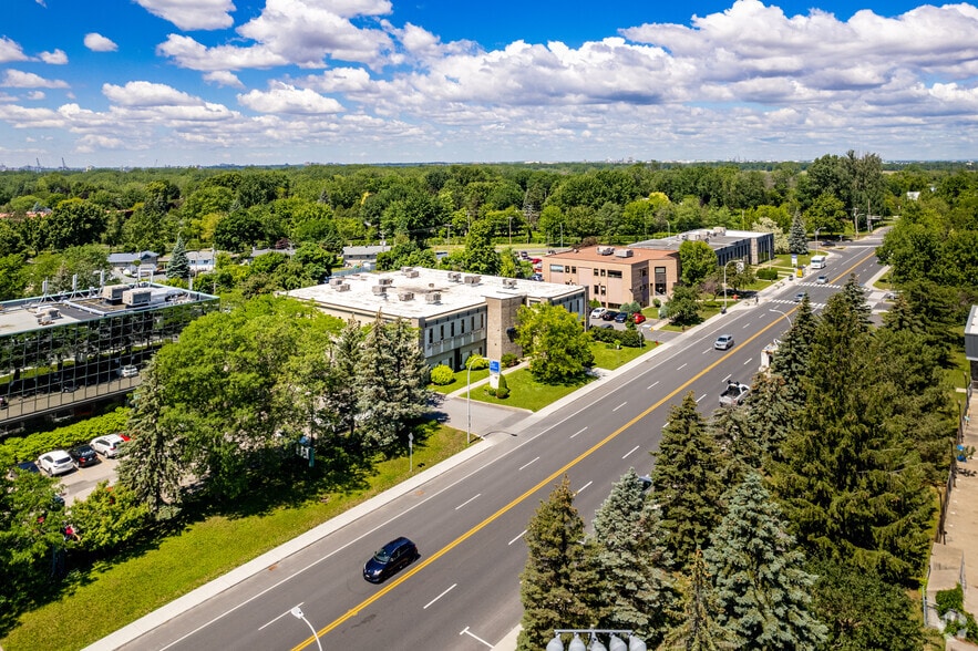 160 Boul De Montarville, Boucherville, QC à louer - Aérien - Image 2 de 4