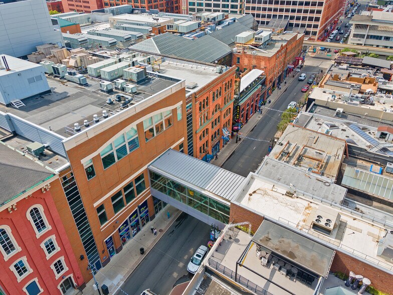 546-570 Monroe St, Detroit, MI à louer - Photo du bâtiment - Image 3 de 7