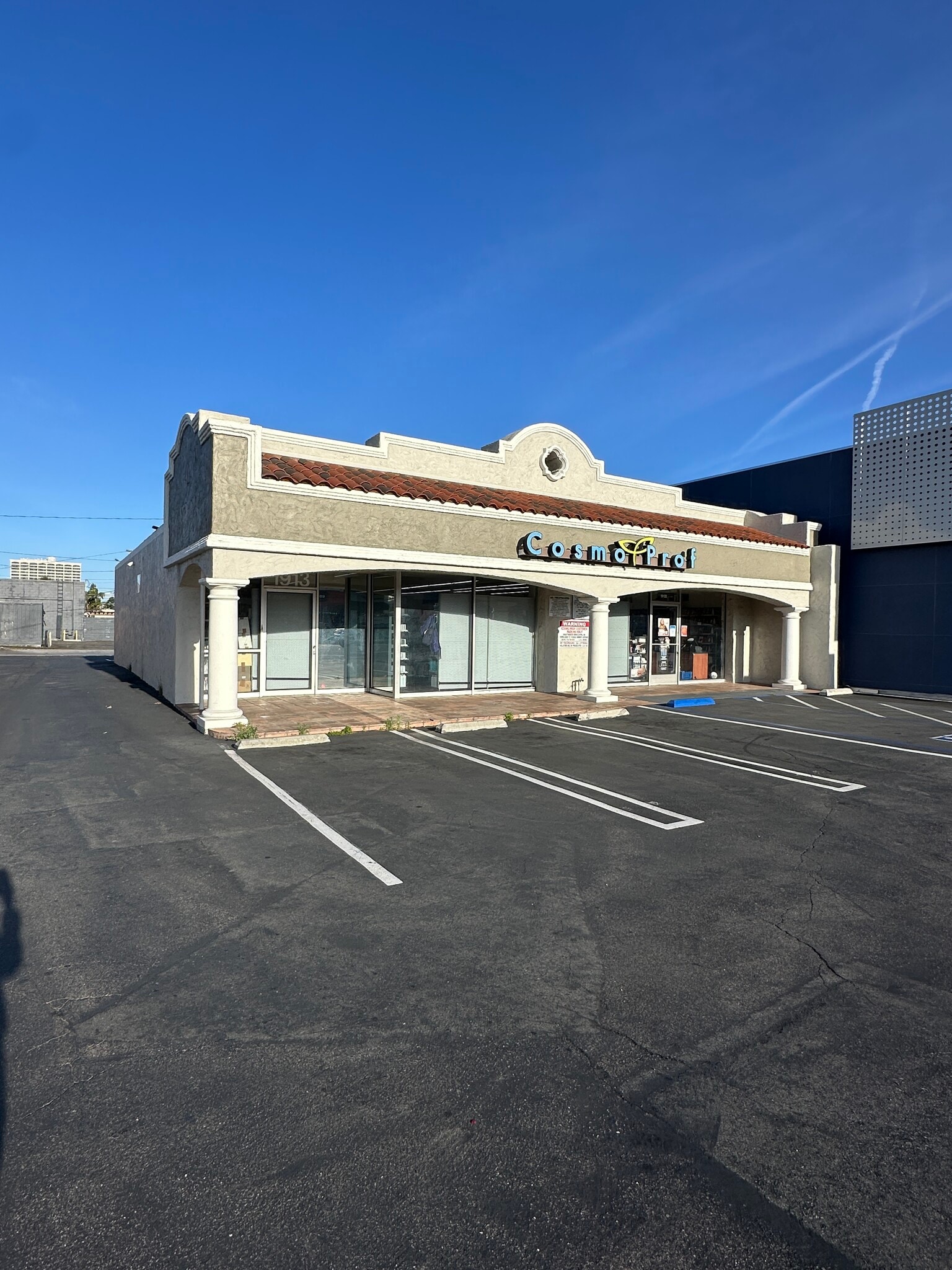 1913 Harbor Blvd, Costa Mesa, CA for lease Primary Photo- Image 1 of 5
