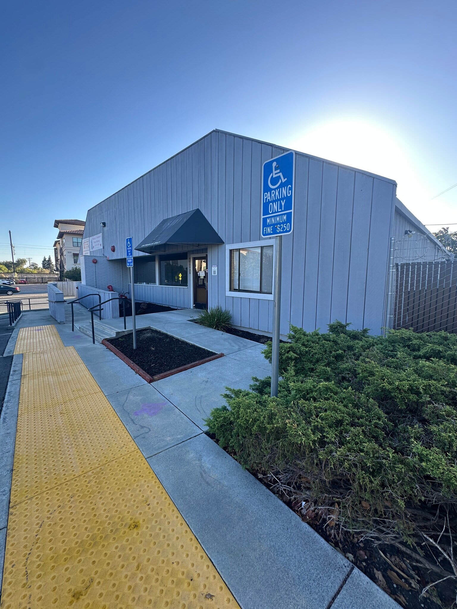 300 El Camino Real, San Carlos, CA à louer Photo intérieure- Image 1 de 12