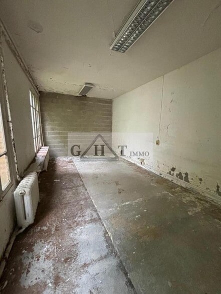 Industrial in Saint-Maur-des-Fossés for sale - Interior Photo - Image 2 of 2