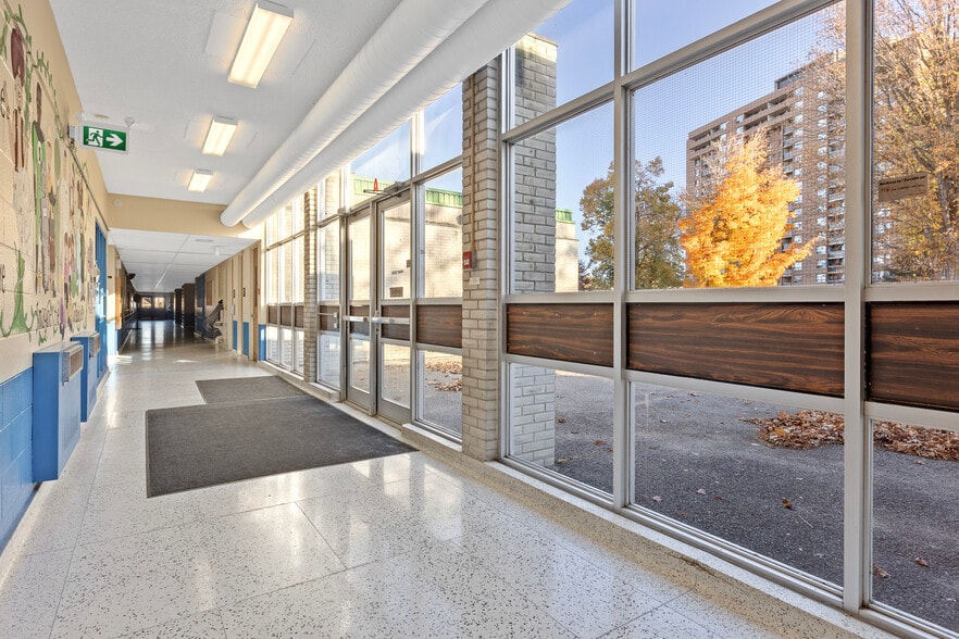 2625 Draper Av, Ottawa, ON for sale - Building Photo - Image 2 of 15