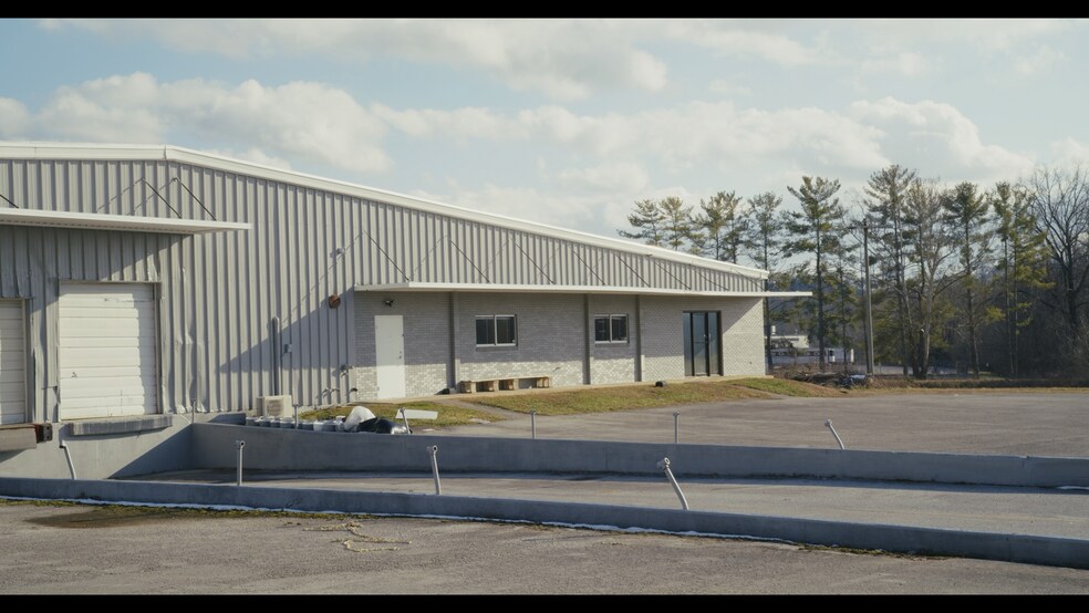 167 Industrial Park Cir, Livingston, TN à louer - Photo du bâtiment - Image 3 de 6