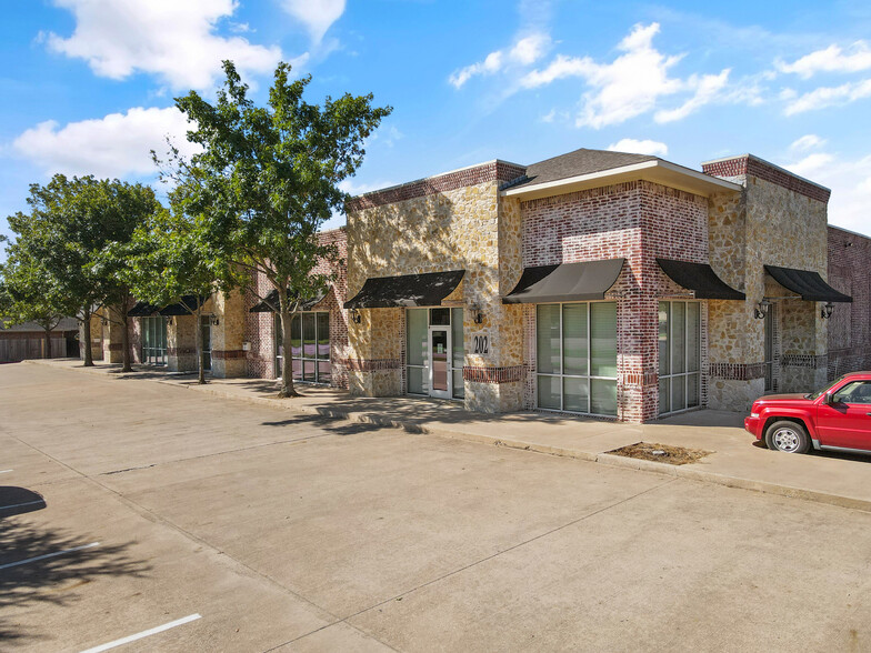 202 Hyde Park Blvd, Cleburne, TX for sale - Building Photo - Image 2 of 31