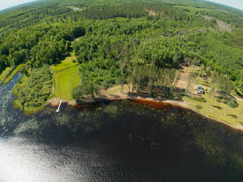 8767 S Lyman Lake Rd, South Range, WI à vendre - Photo du bâtiment - Image 3 de 26