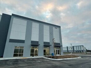 0000 Eastport Rd, Jacksonville, FL à louer Photo intérieure- Image 2 de 2