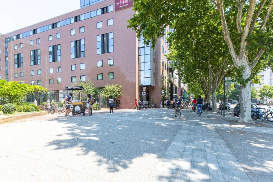 8 Esplanade Compans Caffarelli, Toulouse à louer - Photo du bâtiment - Image 3 de 23