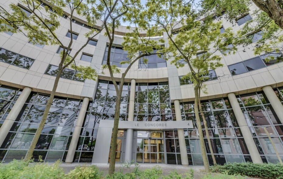 Bureau dans Rueil-Malmaison à louer - Photo du bâtiment - Image 1 de 38
