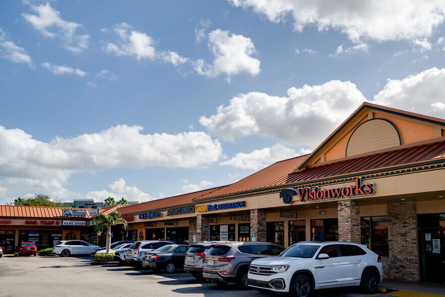 11600-11662 N Kendall Dr, Miami, FL à louer - Photo du bâtiment - Image 3 de 6