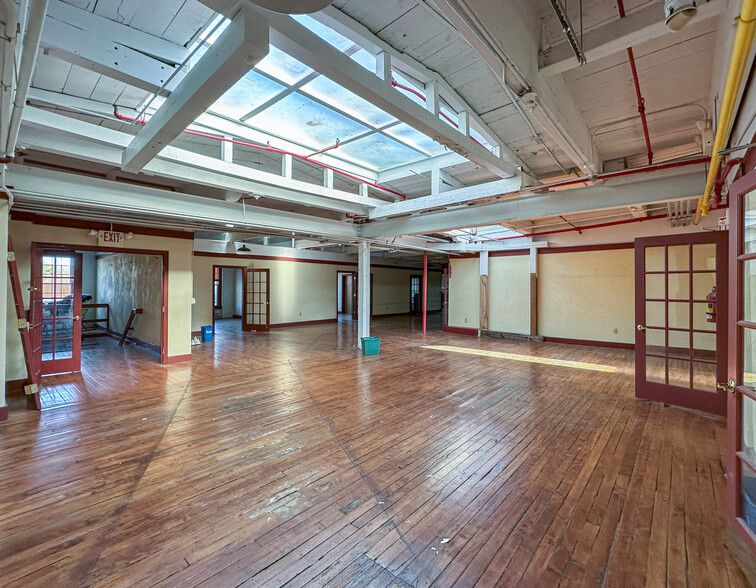 305 Union St, Franklin, MA for lease - Building Photo - Image 3 of 6