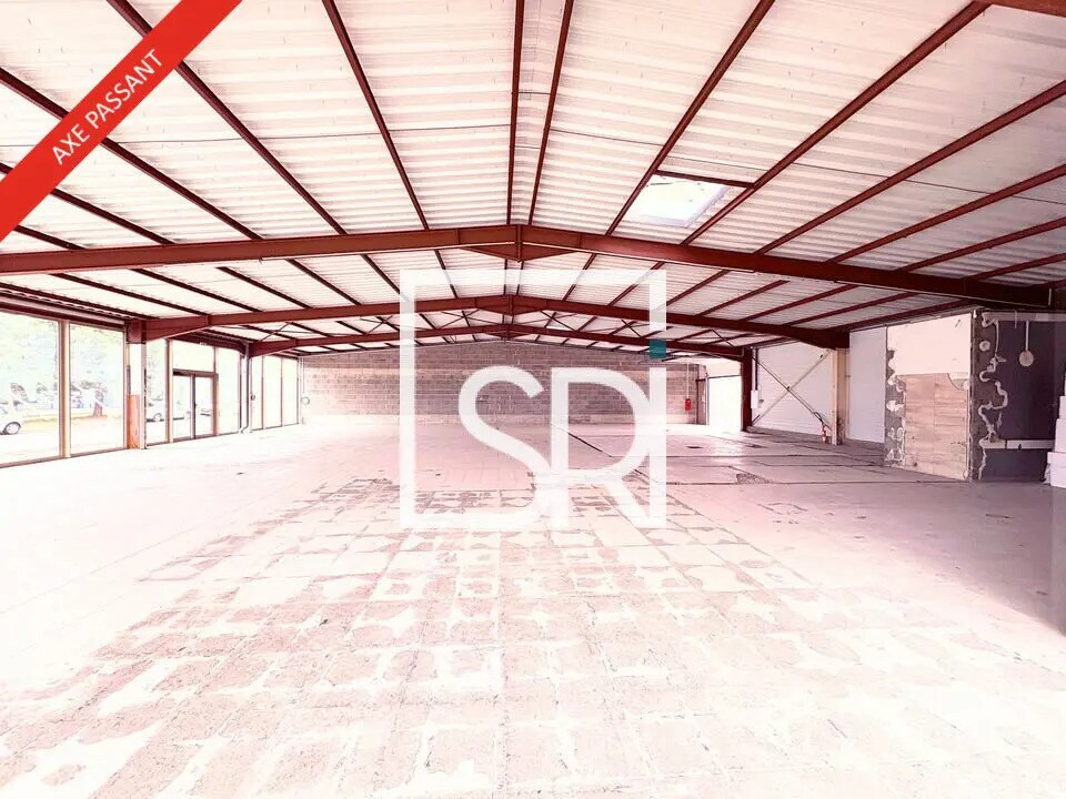 Retail in Cournon-d'Auvergne for lease Interior Photo- Image 1 of 11