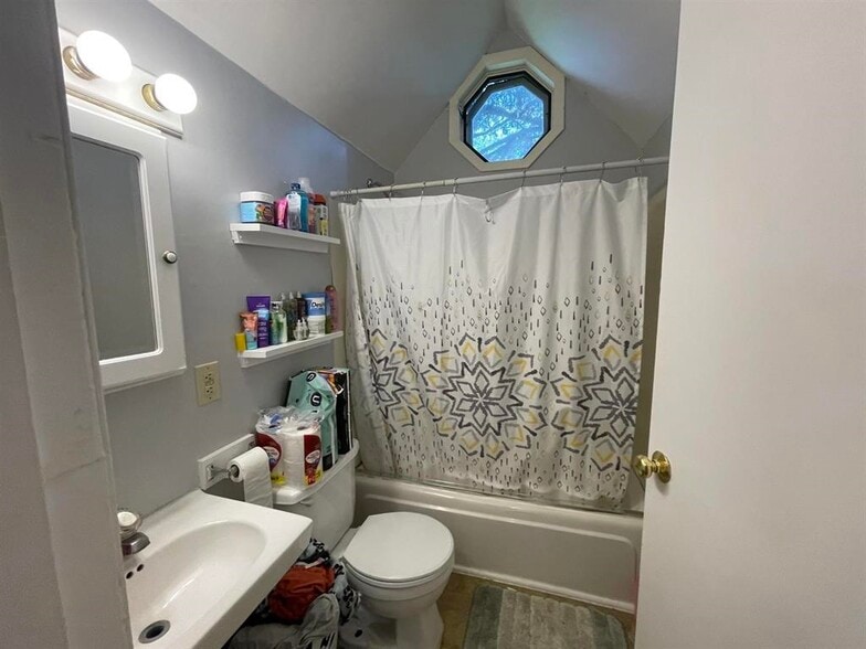 46 Terrill St, Rutland, VT à vendre - Photo du bâtiment - Image 2 de 7