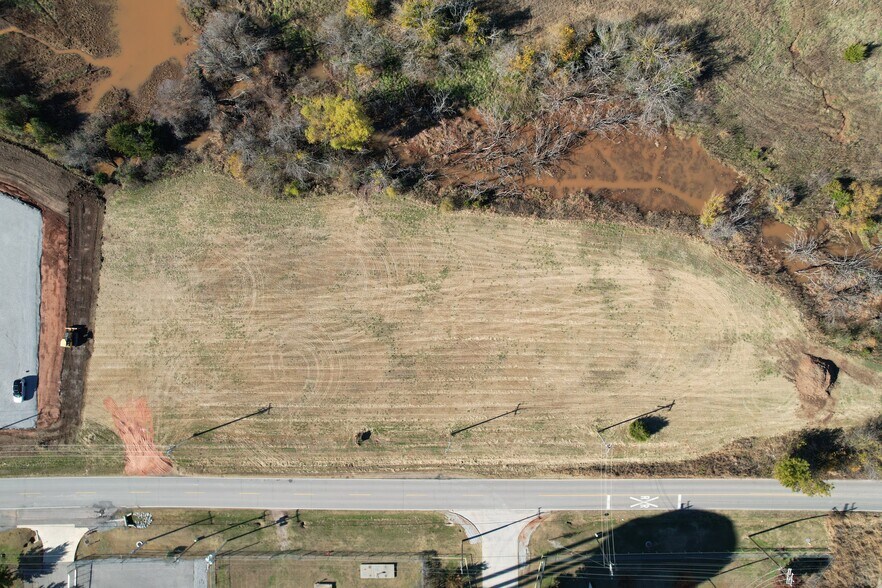 801 N Sara Rd, Yukon, OK à vendre - Photo du bâtiment - Image 3 de 5
