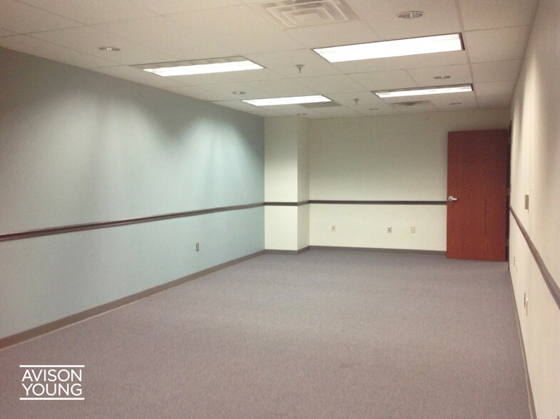 2030 Falling Waters Rd, Knoxville, TN à louer - Photo intérieure - Image 2 de 23