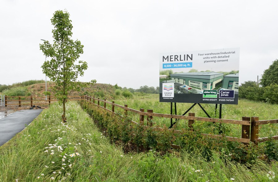 Mill Ln, Westbury à louer - Photo du bâtiment - Image 2 de 4