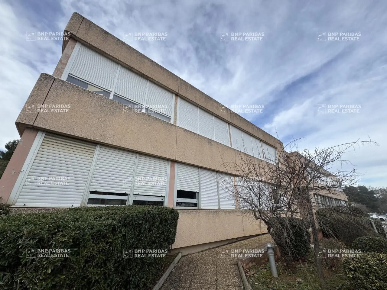 Office in Vitrolles for lease Primary Photo- Image 1 of 29