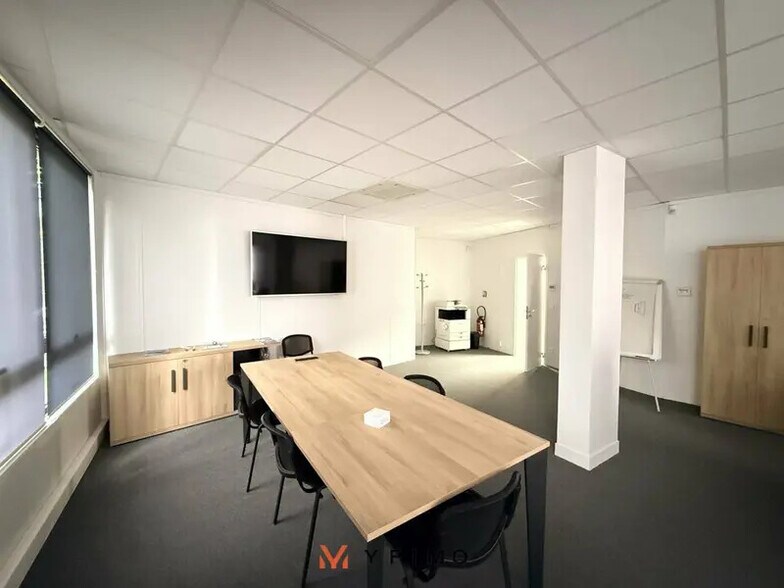 Bureau dans Saint-Germain-en-Laye à louer - Photo du bâtiment - Image 2 de 10