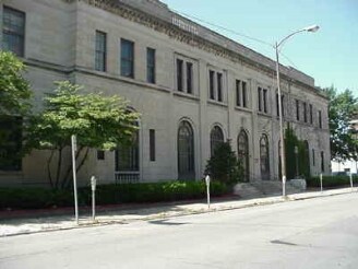 219 E Washington Ave, Oshkosh, WI à vendre - Photo du bâtiment - Image 2 de 8