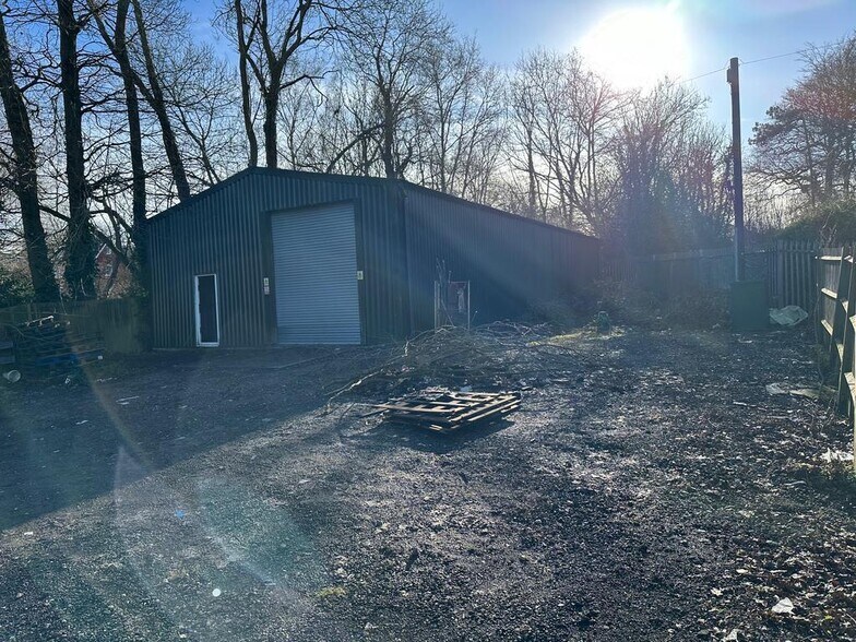 2 Ivy Dene Ln, East Grinstead à louer - Photo du bâtiment - Image 2 de 5