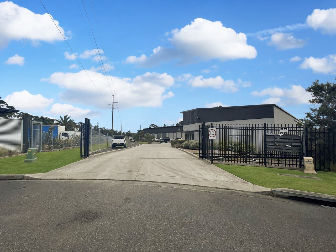 20 Mayfair Cl, Morisset for lease Primary Photo- Image 1 of 3