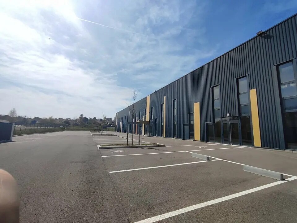 Local d'activités dans Villefontaine à vendre Photo du bâtiment- Image 1 de 10