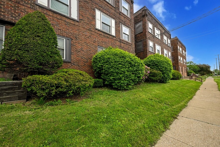 5 E Wallace Ave, New Castle, PA à vendre - Photo du bâtiment - Image 3 de 15