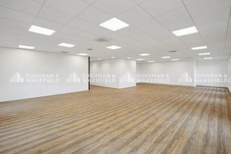 5-7 Chemin Du Tronchon, Dardilly for lease - Building Photo - Image 2 of 14