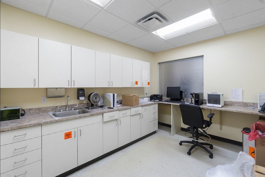 109 Pine St, Syracuse, NY à louer - Photo intérieure - Image 3 de 6