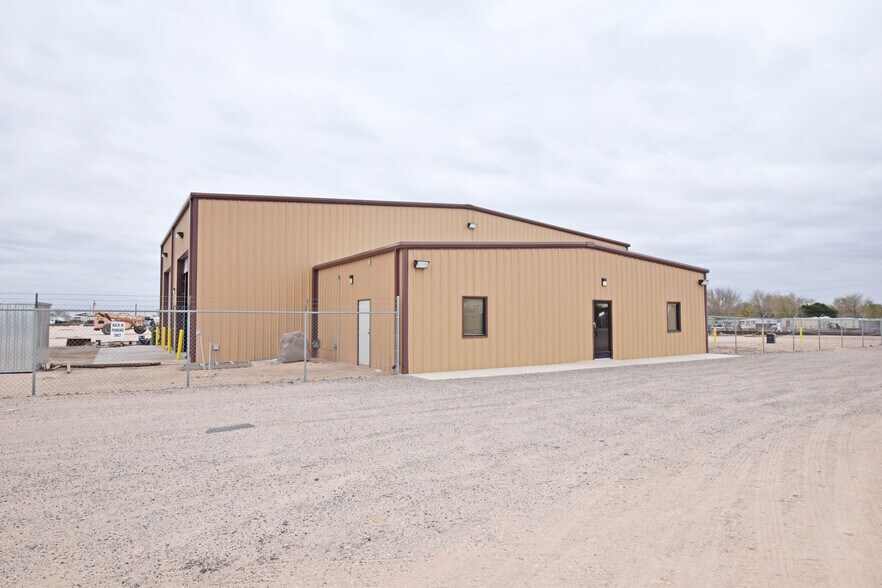 3307 S County Road 1200, Midland, TX à vendre - Photo du bâtiment - Image 1 de 44