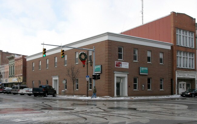 Plus de détails pour 701 Perry St, Napoleon, OH - Commerce de détail à vendre