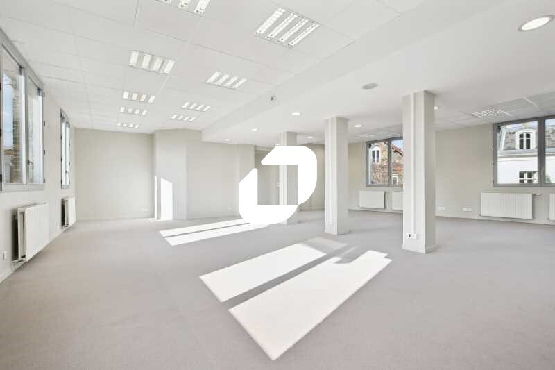 Office in Colombes for lease Interior Photo- Image 1 of 15