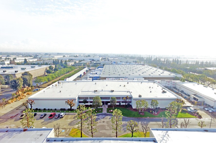 14055 Laurelwood Pl, Chino, CA à louer - Photo principale - Image 1 de 6