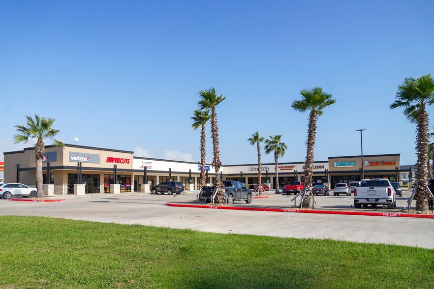 1702 Highway 181 Hwy, Portland, TX à louer - Photo du bâtiment - Image 2 de 13