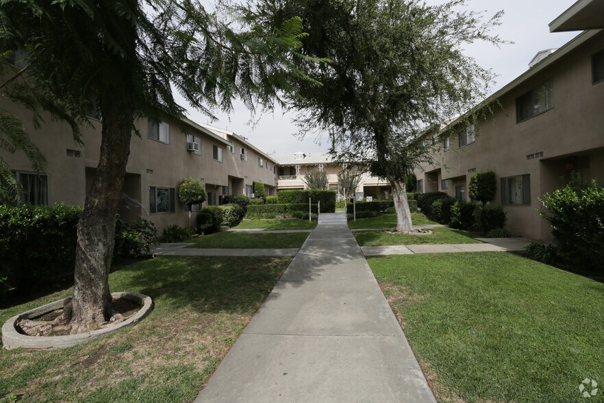 249-289 Amber Ct, Upland, CA à vendre - Photo du bâtiment - Image 2 de 37