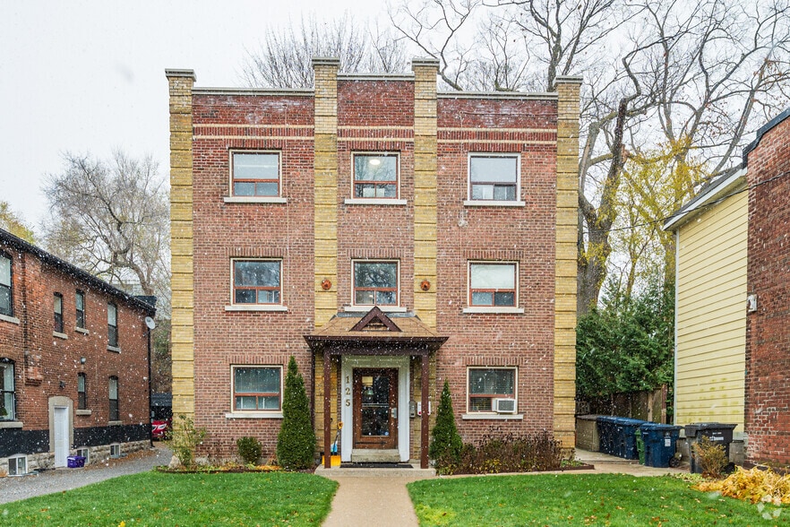 125 Kenilworth Av, Toronto, ON for sale - Building Photo - Image 3 of 4