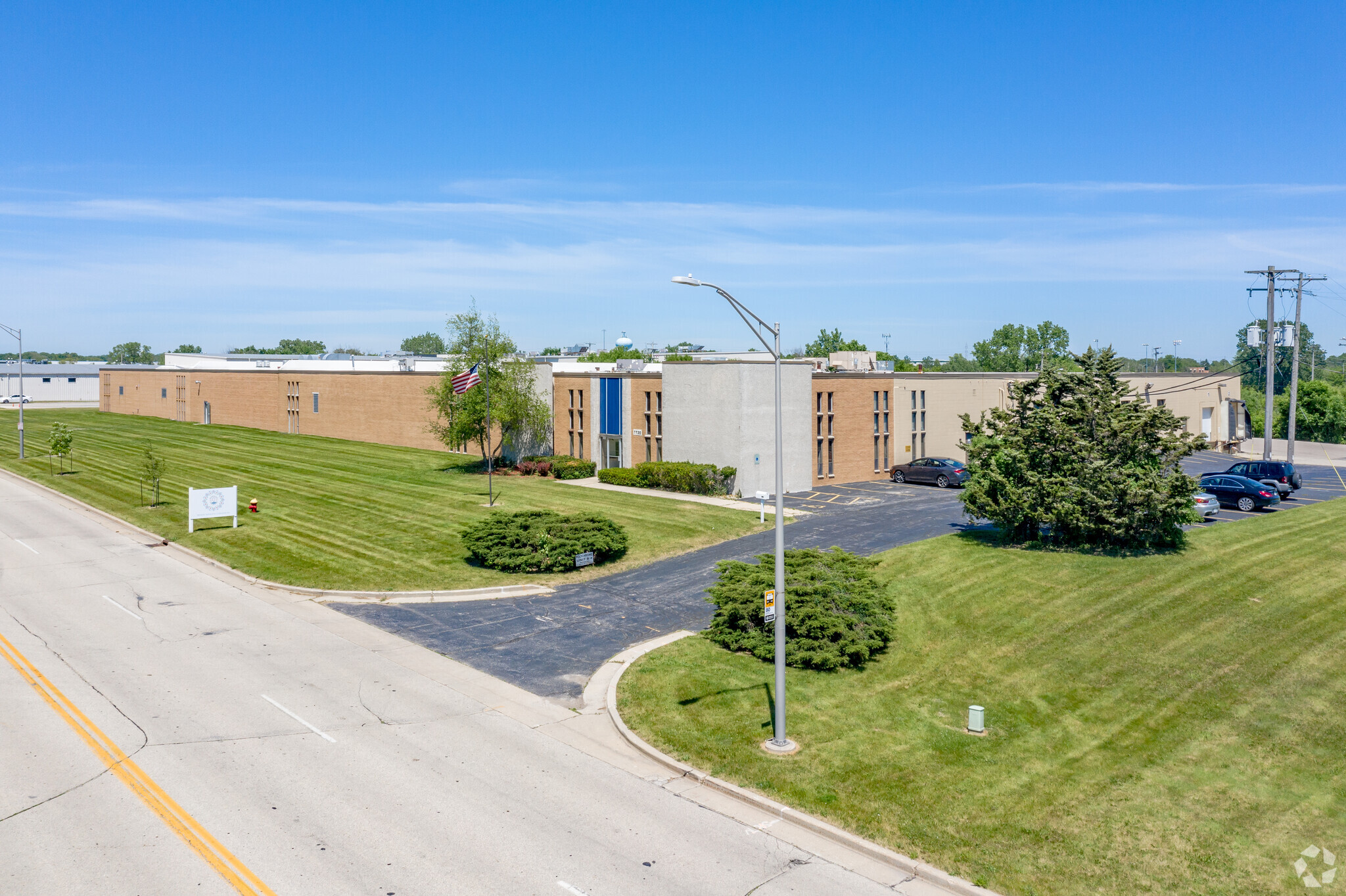 7730 S 6th St, Oak Creek, WI à vendre Photo du bâtiment- Image 1 de 1