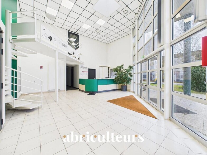 Bureau dans Gellainville à louer - Photo du bâtiment - Image 1 de 9
