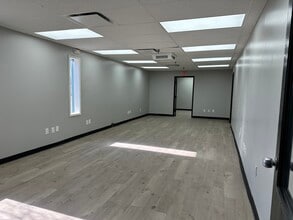 11530 Stephens Rd, Warren, MI à louer Photo intérieure- Image 2 de 2