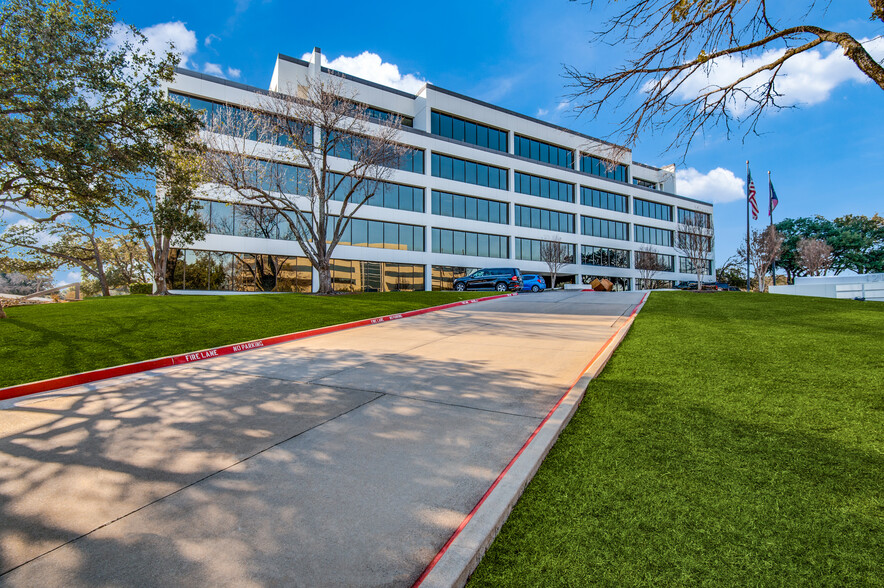 1212 Corporate Dr, Irving, TX à louer - Photo du b timent - Image 1 de 17