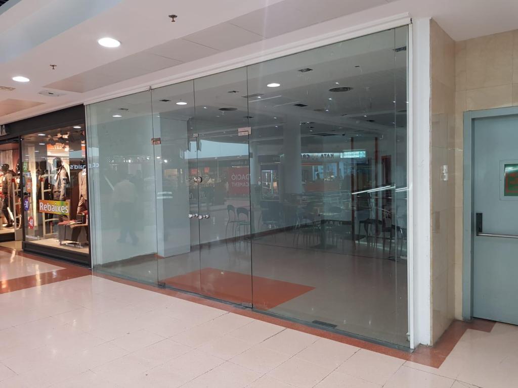 Commerce de détail dans Sant Joan Despí, Barcelona à vendre Photo principale- Image 1 de 5