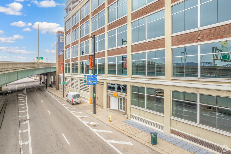 302 W 3rd St, Cincinnati, OH for lease - Building Photo - Image 3 of 6